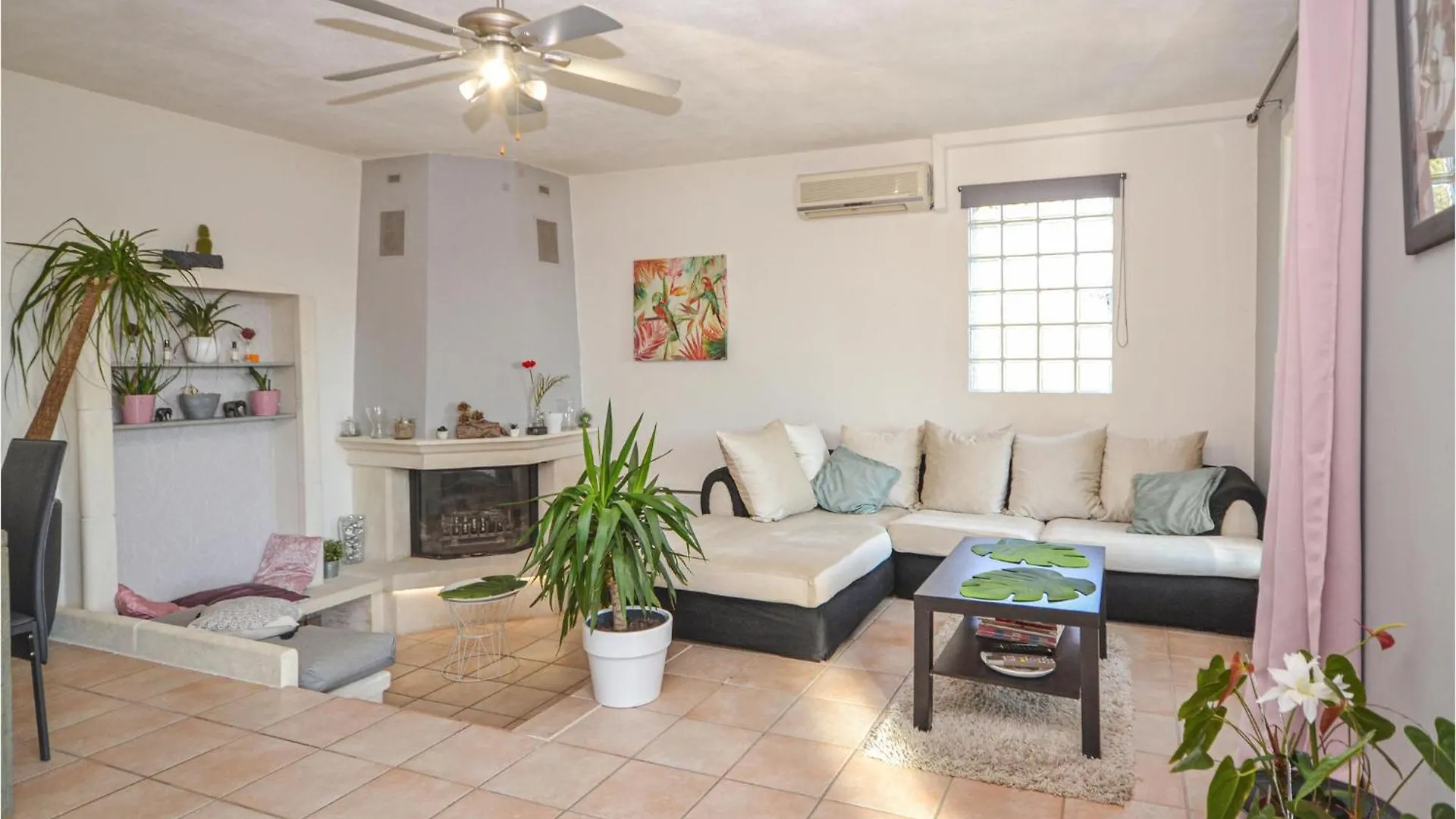 Nice Home In St,Paul-Trois-Chateaux With Kitchen Saint-Paul-Trois-Chateaux Holiday home
