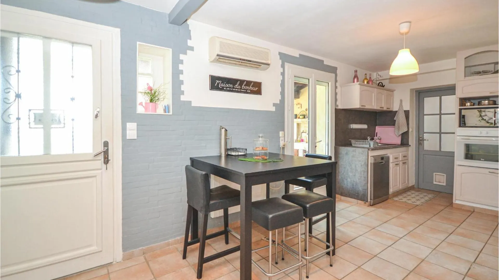 Nice Home In St,Paul-Trois-Chateaux With Kitchen Saint-Paul-Trois-Chateaux 0*,
