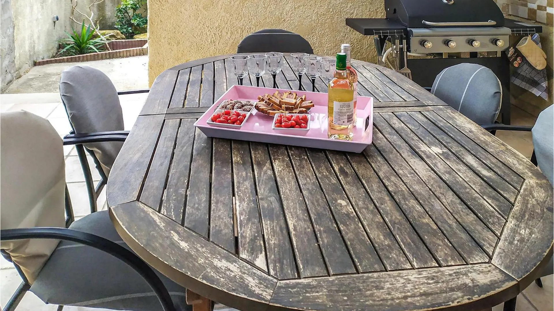 Nice Home In St,Paul-Trois-Chateaux With Kitchen Saint-Paul-Trois-Chateaux Holiday home