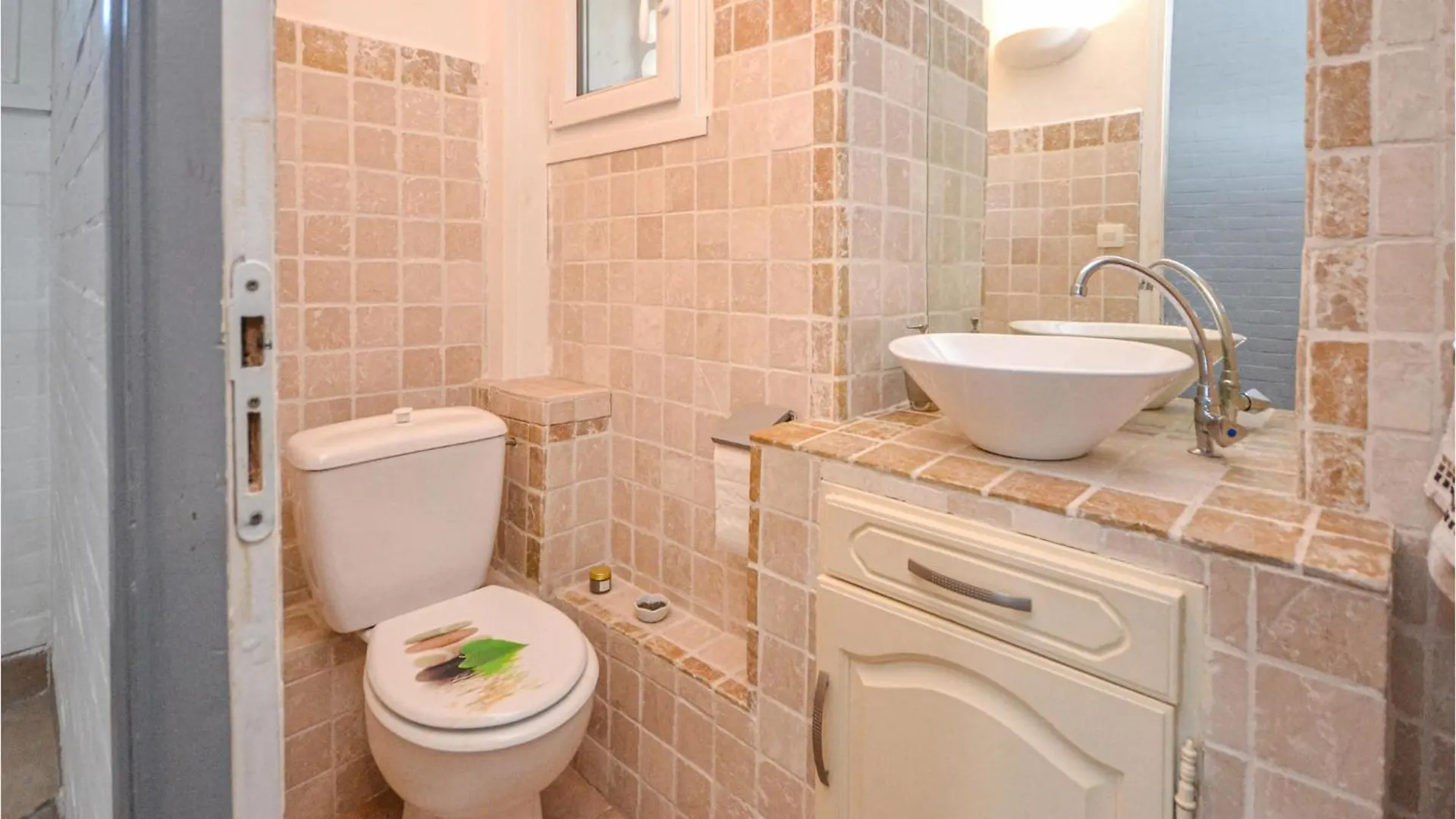 Nice Home In St,Paul-Trois-Chateaux With Kitchen Saint-Paul-Trois-Chateaux